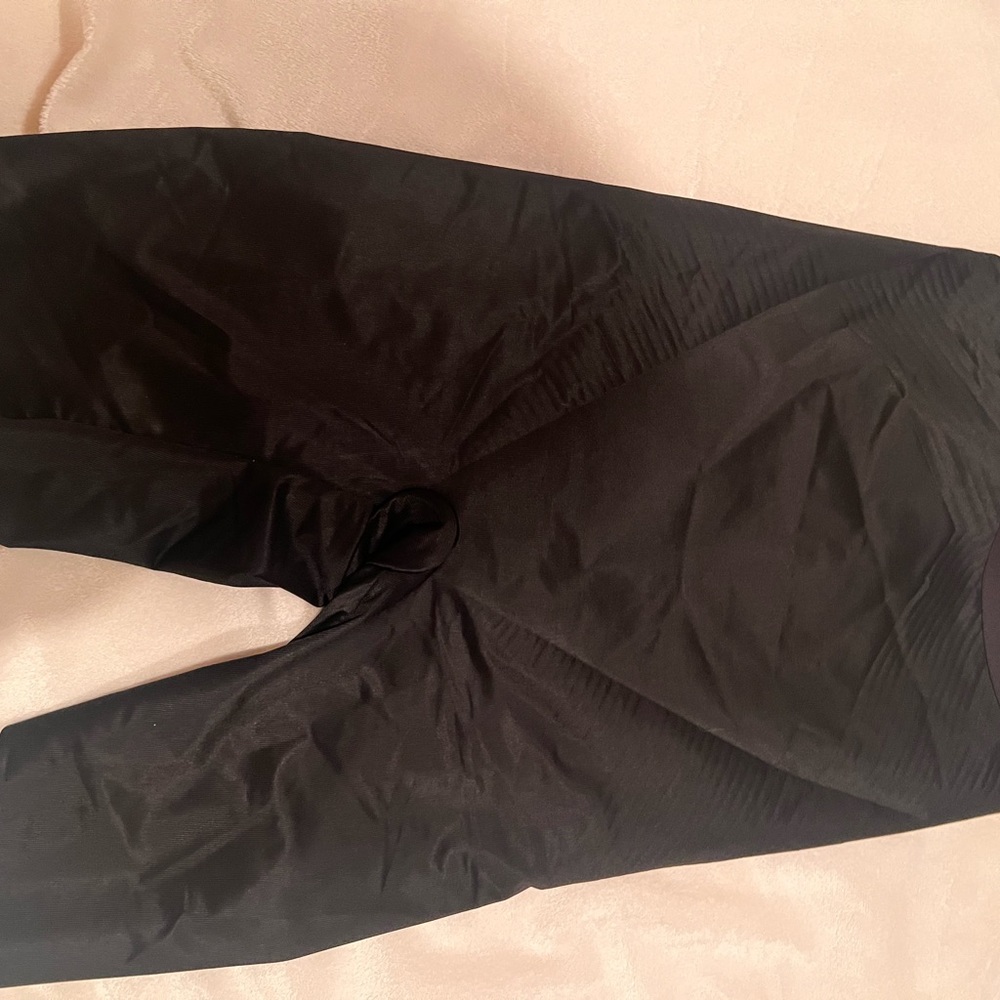 SPANX Shorts - Picture 4 of 9